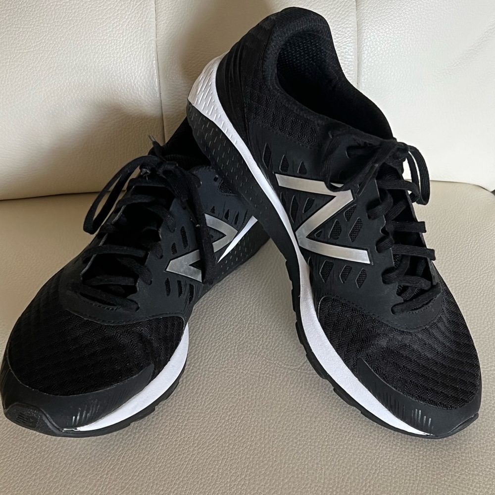 NEW BALANCE men’s fuel core urge sneakers